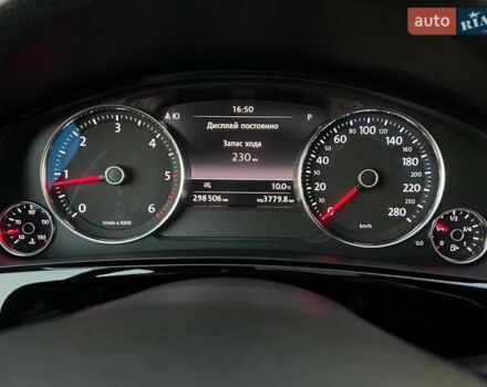 Черный Фольксваген Туарег, объемом двигателя 2.97 л и пробегом 298 тыс. км за 18900 $, фото 17 на Automoto.ua