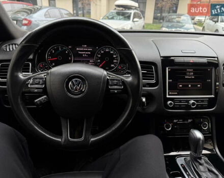 Черный Фольксваген Туарег, объемом двигателя 2.97 л и пробегом 356 тыс. км за 15900 $, фото 31 на Automoto.ua