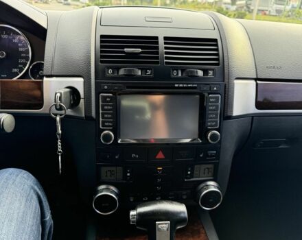 Чорний Фольксваген Туарег, об'ємом двигуна 3 л та пробігом 232 тис. км за 13500 $, фото 4 на Automoto.ua