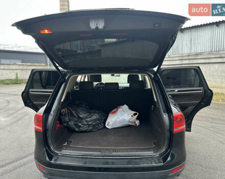 Чорний Фольксваген Туарег, об'ємом двигуна 3 л та пробігом 130 тис. км за 16900 $, фото 24 на Automoto.ua