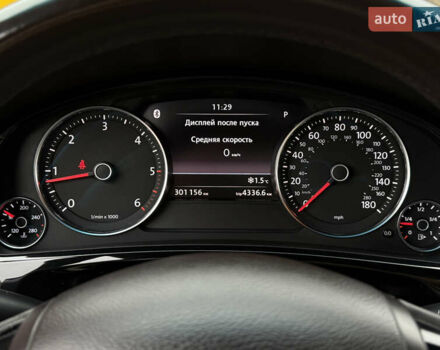 Черный Фольксваген Туарег, объемом двигателя 2.97 л и пробегом 301 тыс. км за 15300 $, фото 28 на Automoto.ua