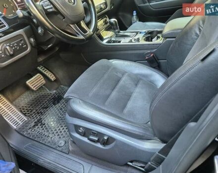 Черный Фольксваген Туарег, объемом двигателя 2.97 л и пробегом 300 тыс. км за 18800 $, фото 6 на Automoto.ua