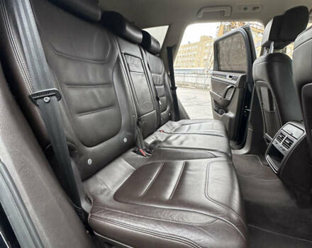 Чорний Фольксваген Туарег, об'ємом двигуна 3 л та пробігом 130 тис. км за 16900 $, фото 46 на Automoto.ua