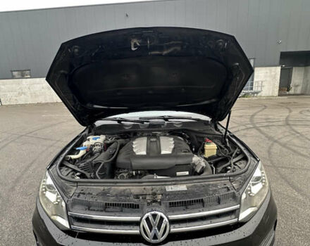 Чорний Фольксваген Туарег, об'ємом двигуна 3 л та пробігом 130 тис. км за 16900 $, фото 56 на Automoto.ua