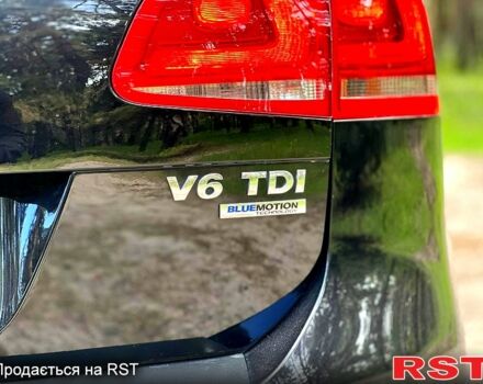 Черный Фольксваген Туарег, объемом двигателя 3 л и пробегом 215 тыс. км за 17900 $, фото 2 на Automoto.ua