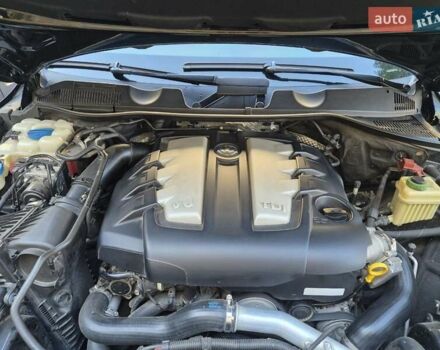 Черный Фольксваген Туарег, объемом двигателя 2.97 л и пробегом 300 тыс. км за 18800 $, фото 1 на Automoto.ua