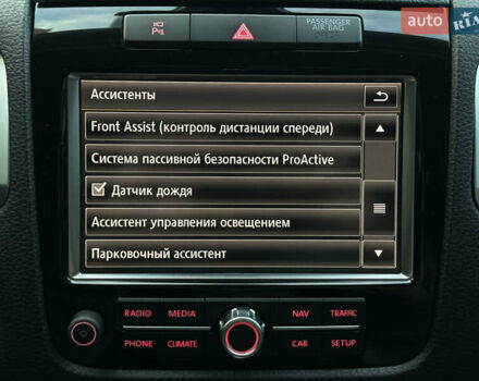 Чорний Фольксваген Туарег, об'ємом двигуна 2.97 л та пробігом 355 тис. км за 17500 $, фото 19 на Automoto.ua
