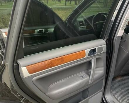 Чорний Фольксваген Туарег, об'ємом двигуна 3 л та пробігом 270 тис. км за 14700 $, фото 8 на Automoto.ua