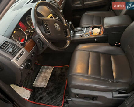 Чорний Фольксваген Туарег, об'ємом двигуна 2.97 л та пробігом 228 тис. км за 12300 $, фото 7 на Automoto.ua