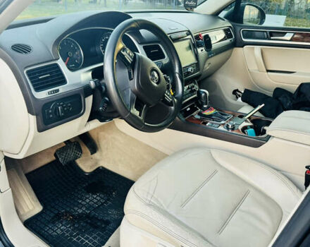 Черный Фольксваген Туарег, объемом двигателя 2.97 л и пробегом 400 тыс. км за 16000 $, фото 9 на Automoto.ua