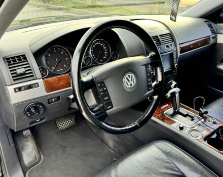 Чорний Фольксваген Туарег, об'ємом двигуна 3 л та пробігом 232 тис. км за 13500 $, фото 5 на Automoto.ua