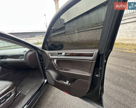 Чорний Фольксваген Туарег, об'ємом двигуна 3 л та пробігом 130 тис. км за 16900 $, фото 44 на Automoto.ua