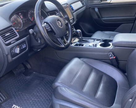 Черный Фольксваген Туарег, объемом двигателя 2.97 л и пробегом 315 тыс. км за 17800 $, фото 4 на Automoto.ua