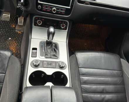 Черный Фольксваген Туарег, объемом двигателя 2.97 л и пробегом 335 тыс. км за 17700 $, фото 7 на Automoto.ua