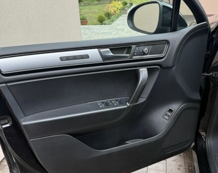 Черный Фольксваген Туарег, объемом двигателя 3 л и пробегом 235 тыс. км за 16700 $, фото 16 на Automoto.ua