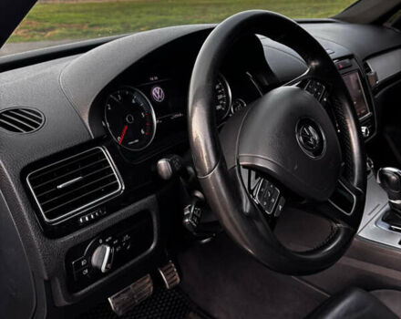 Чорний Фольксваген Туарег, об'ємом двигуна 2.97 л та пробігом 318 тис. км за 18500 $, фото 10 на Automoto.ua