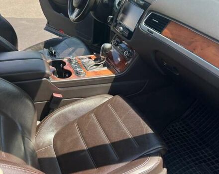 Чорний Фольксваген Туарег, об'ємом двигуна 2.97 л та пробігом 276 тис. км за 15000 $, фото 5 на Automoto.ua