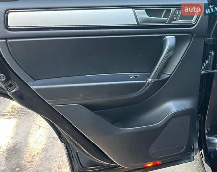 Чорний Фольксваген Туарег, об'ємом двигуна 4.2 л та пробігом 255 тис. км за 28440 $, фото 31 на Automoto.ua