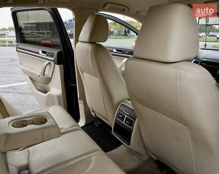 Черный Фольксваген Туарег, объемом двигателя 2.97 л и пробегом 275 тыс. км за 22000 $, фото 22 на Automoto.ua