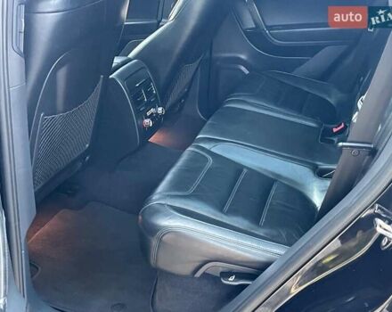 Чорний Фольксваген Туарег, об'ємом двигуна 4.2 л та пробігом 255 тис. км за 28440 $, фото 30 на Automoto.ua