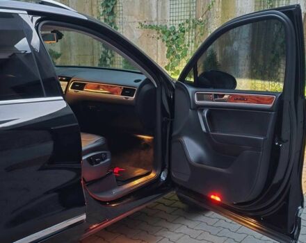 Чорний Фольксваген Туарег, об'ємом двигуна 3 л та пробігом 180 тис. км за 14499 $, фото 18 на Automoto.ua