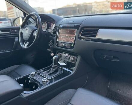 Чорний Фольксваген Туарег, об'ємом двигуна 3 л та пробігом 236 тис. км за 20750 $, фото 19 на Automoto.ua