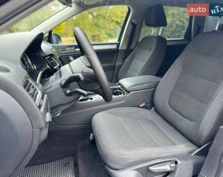 Чорний Фольксваген Туарег, об'ємом двигуна 3 л та пробігом 210 тис. км за 16500 $, фото 14 на Automoto.ua