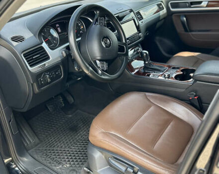 Черный Фольксваген Туарег, объемом двигателя 3 л и пробегом 294 тыс. км за 18300 $, фото 2 на Automoto.ua