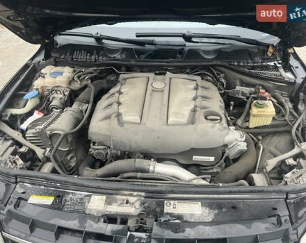 Черный Фольксваген Туарег, объемом двигателя 2.97 л и пробегом 350 тыс. км за 15799 $, фото 13 на Automoto.ua