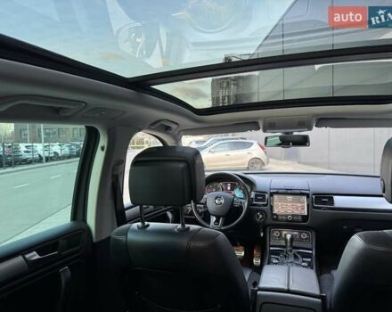 Чорний Фольксваген Туарег, об'ємом двигуна 3 л та пробігом 236 тис. км за 20750 $, фото 14 на Automoto.ua