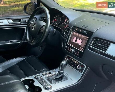 Чорний Фольксваген Туарег, об'ємом двигуна 4.2 л та пробігом 255 тис. км за 28440 $, фото 24 на Automoto.ua