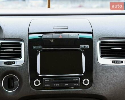 Черный Фольксваген Туарег, объемом двигателя 2.97 л и пробегом 275 тыс. км за 22000 $, фото 25 на Automoto.ua