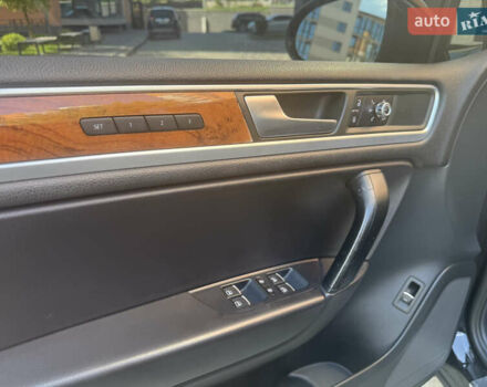 Черный Фольксваген Туарег, объемом двигателя 2.97 л и пробегом 280 тыс. км за 17500 $, фото 11 на Automoto.ua