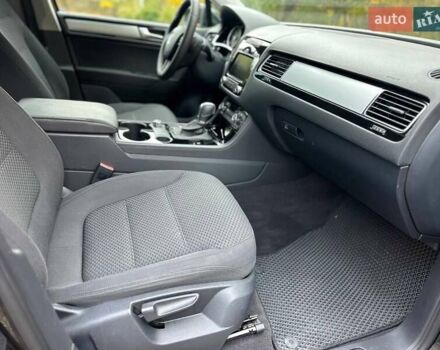 Чорний Фольксваген Туарег, об'ємом двигуна 3 л та пробігом 210 тис. км за 16500 $, фото 15 на Automoto.ua