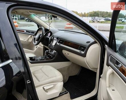 Черный Фольксваген Туарег, объемом двигателя 2.97 л и пробегом 275 тыс. км за 22000 $, фото 20 на Automoto.ua