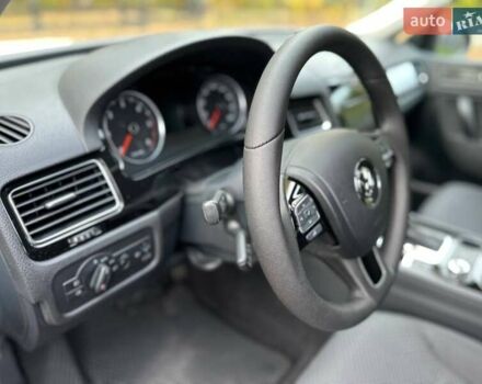 Чорний Фольксваген Туарег, об'ємом двигуна 3 л та пробігом 210 тис. км за 16500 $, фото 10 на Automoto.ua