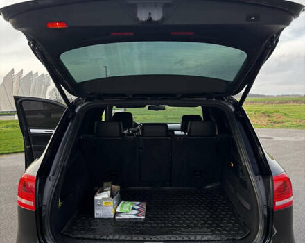 Чорний Фольксваген Туарег, об'ємом двигуна 2.97 л та пробігом 318 тис. км за 18500 $, фото 15 на Automoto.ua