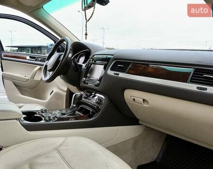 Черный Фольксваген Туарег, объемом двигателя 2.97 л и пробегом 275 тыс. км за 22000 $, фото 21 на Automoto.ua