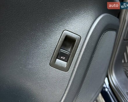 Черный Фольксваген Туарег, объемом двигателя 2.97 л и пробегом 278 тыс. км за 20000 $, фото 43 на Automoto.ua