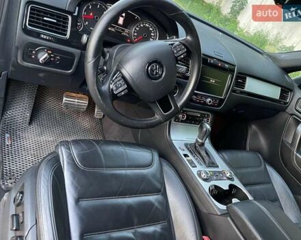 Чорний Фольксваген Туарег, об'ємом двигуна 2.97 л та пробігом 288 тис. км за 22450 $, фото 5 на Automoto.ua