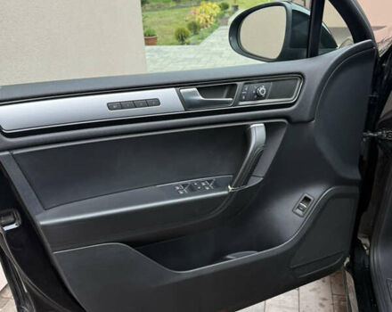 Черный Фольксваген Туарег, объемом двигателя 2.97 л и пробегом 236 тыс. км за 16700 $, фото 13 на Automoto.ua