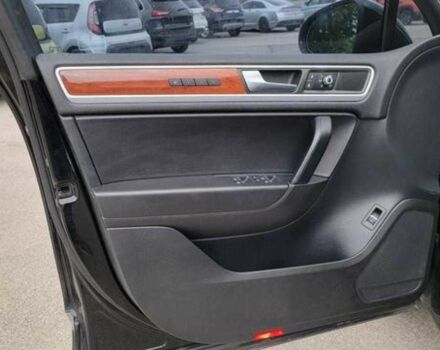 Черный Фольксваген Туарег, объемом двигателя 3 л и пробегом 236 тыс. км за 2700 $, фото 7 на Automoto.ua