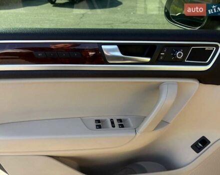 Черный Фольксваген Туарег, объемом двигателя 2.97 л и пробегом 267 тыс. км за 16000 $, фото 2 на Automoto.ua