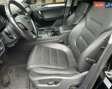 Черный Фольксваген Туарег, объемом двигателя 2.97 л и пробегом 256 тыс. км за 17900 $, фото 9 на Automoto.ua