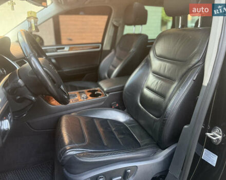 Черный Фольксваген Туарег, объемом двигателя 2.97 л и пробегом 280 тыс. км за 17500 $, фото 19 на Automoto.ua