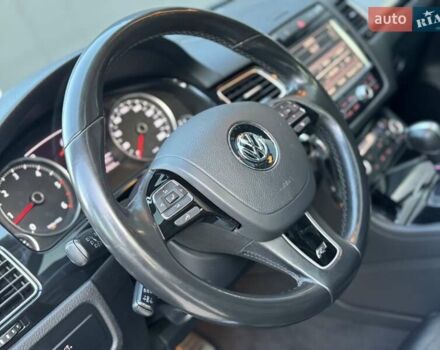 Чорний Фольксваген Туарег, об'ємом двигуна 3 л та пробігом 236 тис. км за 20750 $, фото 31 на Automoto.ua