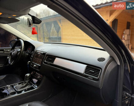 Черный Фольксваген Туарег, объемом двигателя 2.97 л и пробегом 278 тыс. км за 20000 $, фото 28 на Automoto.ua