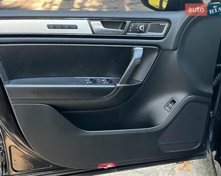 Чорний Фольксваген Туарег, об'ємом двигуна 4.2 л та пробігом 255 тис. км за 28440 $, фото 33 на Automoto.ua