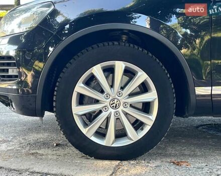 Чорний Фольксваген Туарег, об'ємом двигуна 4.2 л та пробігом 255 тис. км за 28440 $, фото 16 на Automoto.ua