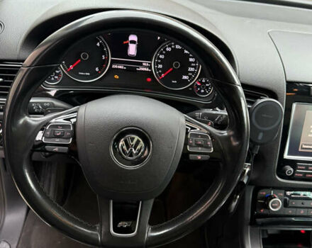 Черный Фольксваген Туарег, объемом двигателя 2.97 л и пробегом 236 тыс. км за 16700 $, фото 9 на Automoto.ua